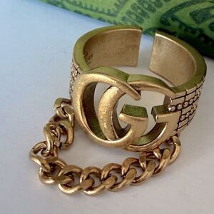Gucci Gold Chain Ring with Logo Detail